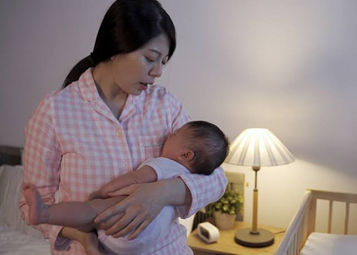 6 Cara Mengatasi Bayi yang Rewel di Malam Hari