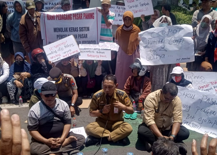 Geruduk Balai Kota Kediri, Pedagang Minta Penghapusan Retribusi Masuk Pasar hingga Pencopotan Dirut