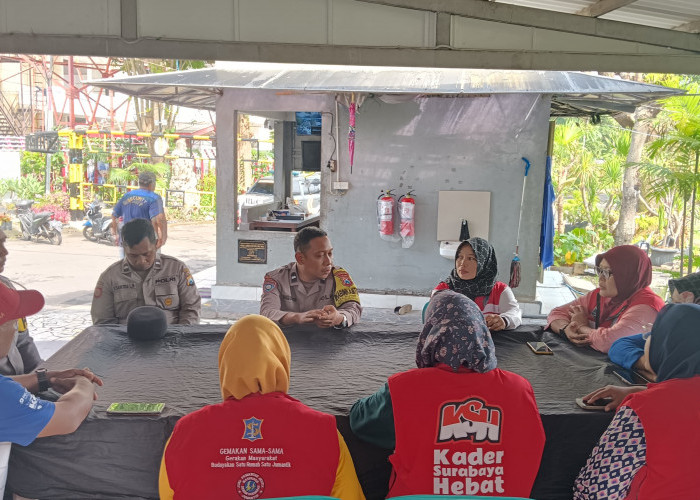 Serap Aspirasi Warga, Polsek Sukomanunggal Gelar Jumat Curhat di Balai RW 03 Putat Gede