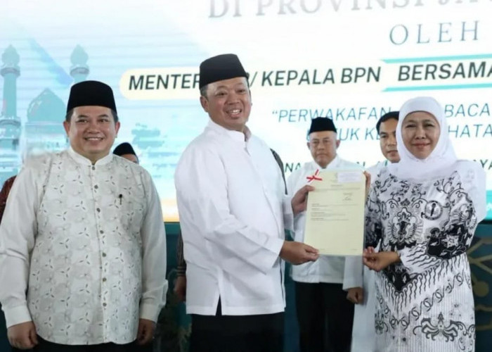 Menteri ATR/BPN dan Gubernur Jatim Serahkan Ribuan Sertifikat Wakaf, Negara Hadir Lindungi Tanah dari Sengketa