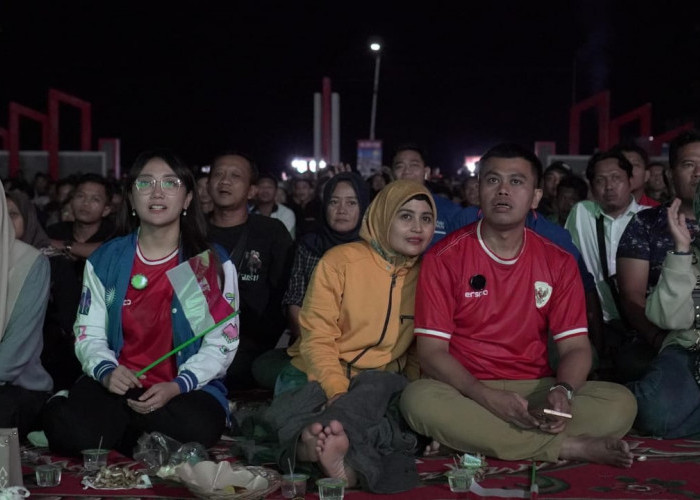 Pencinta Sepak Bola Kota Blitar Penuhi Nobar SAE Indonesia vs Bahrain