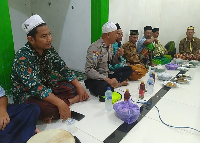 Kanit Binmas Polsek Temayang Beri Imbauan Kamtibas saat Ikut Rutinan Tahlil Bareng Warga