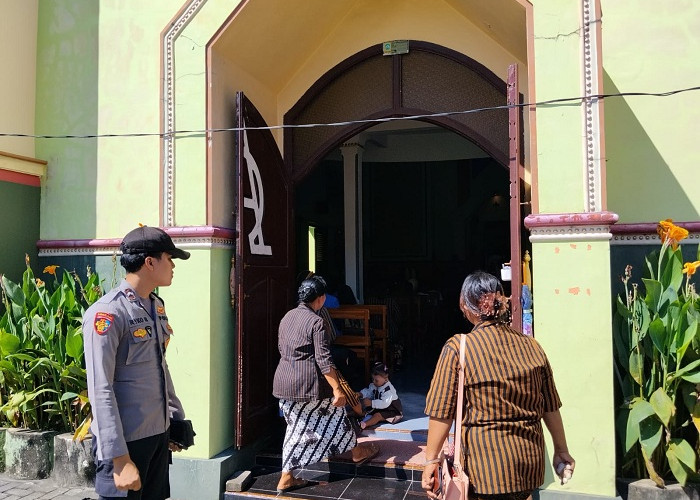  Polsek Tempursari Amankan Perayaan Unduh-Unduh Jemaat GKJW Pundungsari