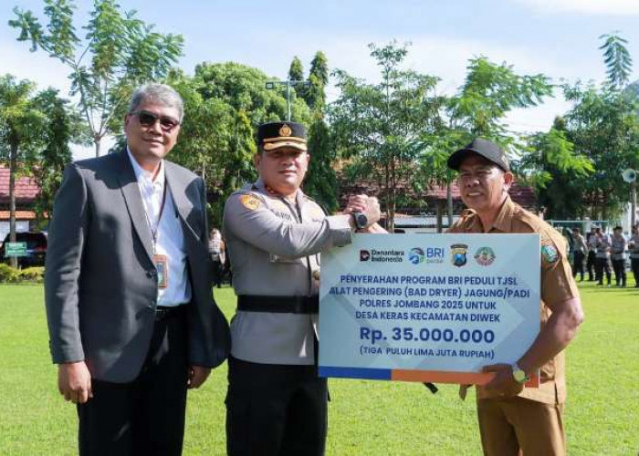 Kolaborasi dengan BRI, Kapolres Jombang Salurkan Bantuan Mesin Pengering Jagung untuk Petani