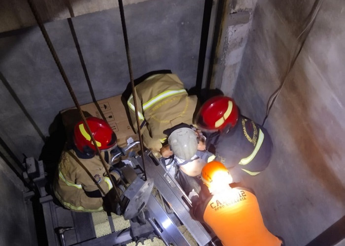 Terjatuh ke Ruang Lift Lantai Lima Gedung Fukumi, Pria Asal Pasuruan Selamat