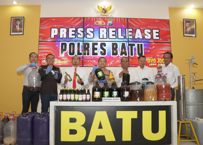 Polres Batu Tutup Rumah Produksi Miras Ilegal