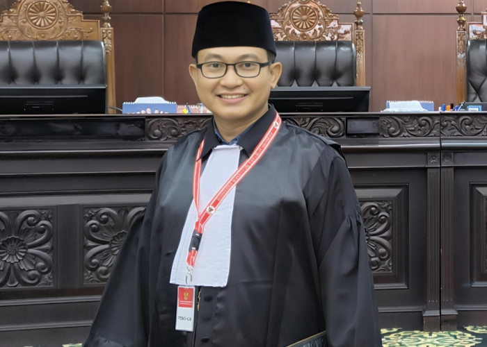 KPU hingga Bawaslu Jatim Minta MK Tolak Gugatan Risma-Gus Hans, Hakim Saldi Isra: MK Berwenang Mengadili