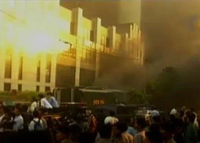 Jasmerah: Bom Meledak di Bursa Efek Jakarta, 15 Tewas, 90 Luka