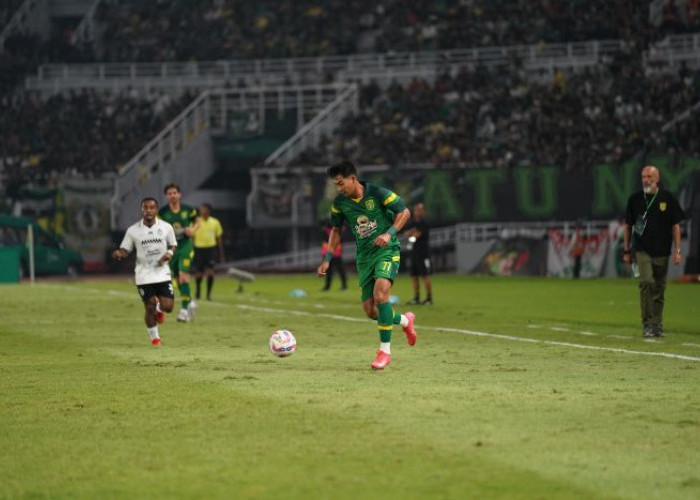 Laga Sengit Persebaya vs PSS Sleman di Stadion GBT Surabaya Berakhir Tanpa Gol di Babak Pertama