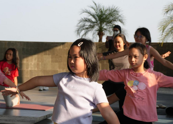Langkah Baru Family Wellness di Surabaya, BeSS Mansion Hotel Hadirkan Yoga Khusus Anak