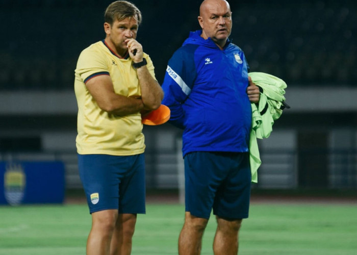 Waspadai Taktik Bernardo Tavares, Bojan Hodak Siapkan Skema Pembongkar Pertahanan Rapat Persebaya