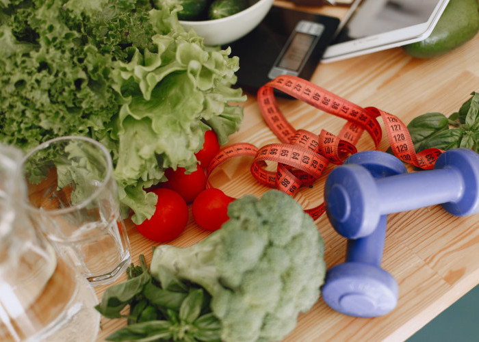 Jangan Asal Makan Sedikit, Ini Cara Diet Aman Saat Puasa