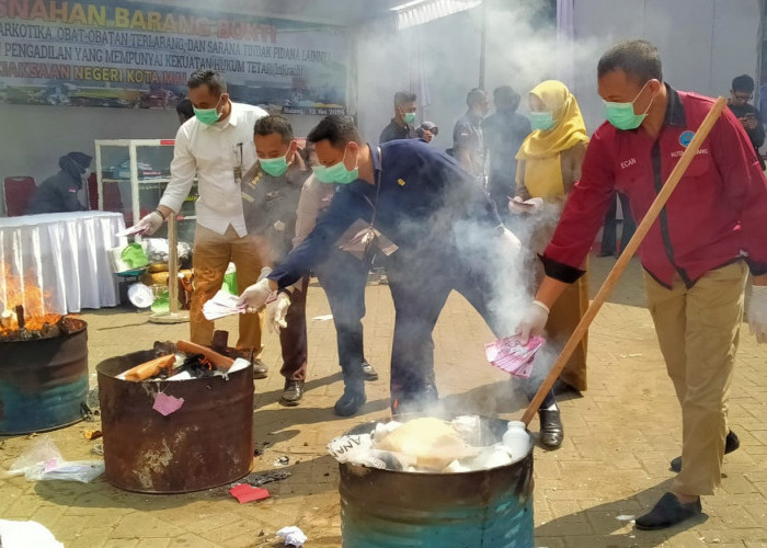 Kejari Kota Malang Musnahkan Uang Palsu hingga Potongan Tubuh Satwa Liar