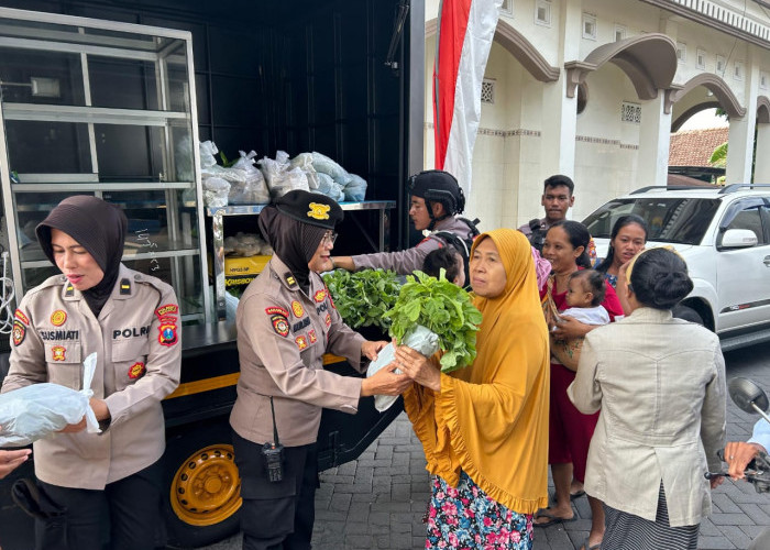 Mobil Dapur Lapangan Polisi Sidoarjo Sapa Emak-emak