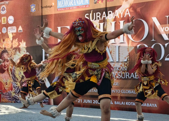 Bawakan Tari Yakswa, Penampilan Nyentrik Sanggar Utari Kediri Sedot Perhatian di SFF 2026