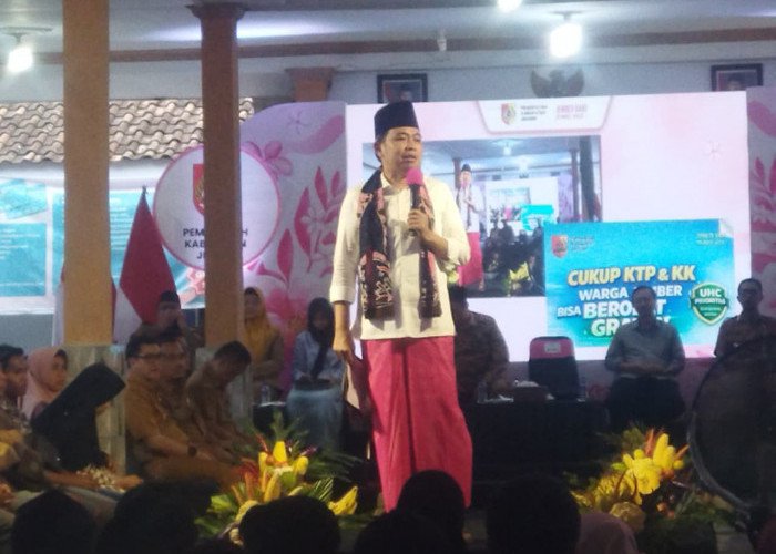 Bukan Sekadar Berbagi Gerobak, Gus Fawait Ingin PKL Jadi Jembatan Informasi ke Warga Pinggiran