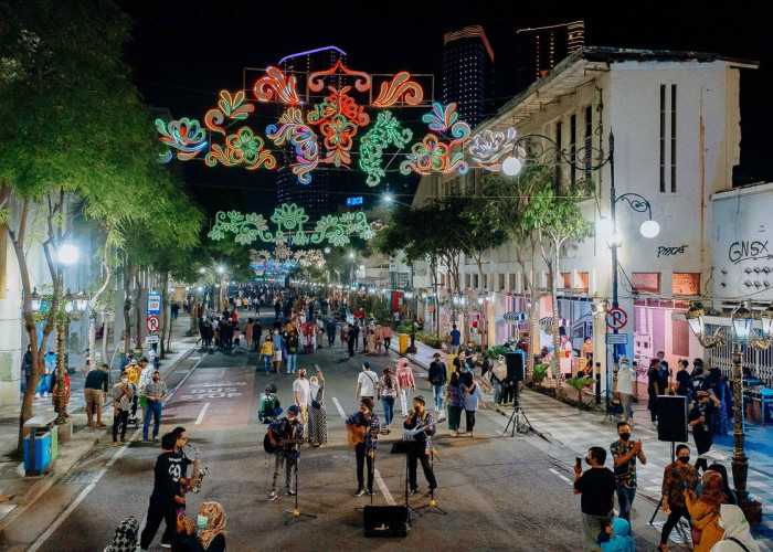 Jalan Tunjungan,  Destinasi Favorit Kaum Muda Surabaya untuk Menikmati Malam