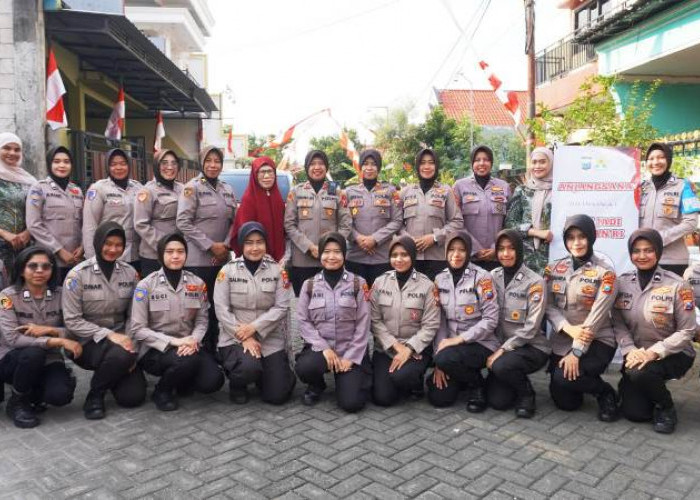 Jelang HUT Ke-77 Polwan, Wakapolres Bangkalan dan 30 Anggota Kunjungi Kediaman Purnawirawan