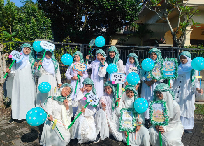 Kental Nuansa Religius-Nasionalis, Pawai Hari Santri Arroudhoh Jember 2025 Libatkan Ratusan Peserta