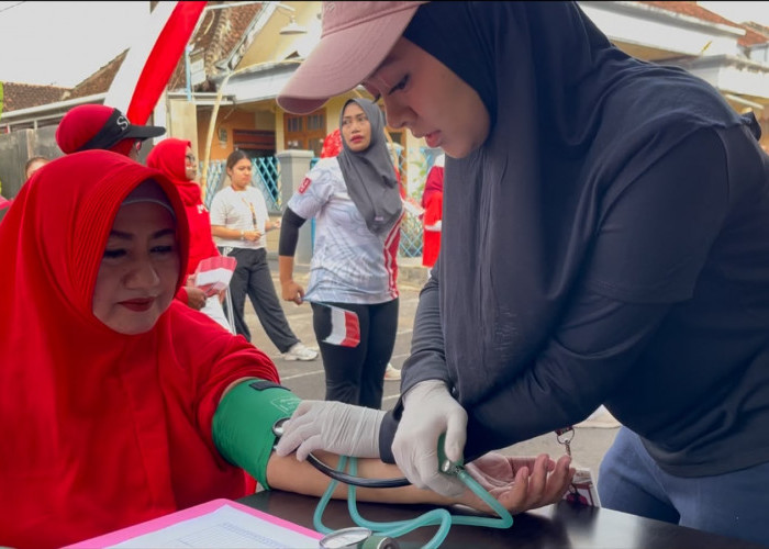 KKN Berdampak 131 UMM Gelar Pemeriksaan Kesehatan dan Senam Bersama Warga Dusun Krajan