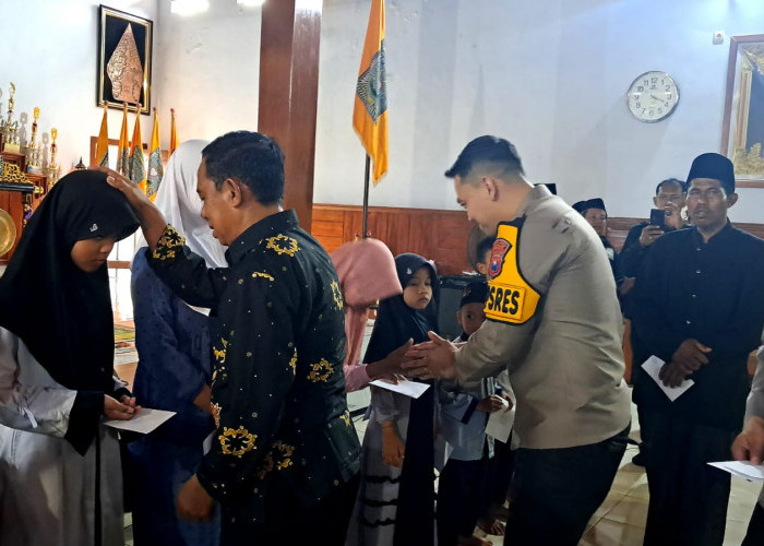 Kapolres Nganjuk Hadiri Padepokan PSHT Cabang Nganjuk Giat Doa Bersama dan Santunan 