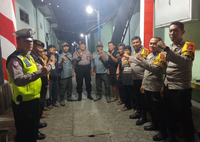 Sambangi Pos Kamling, Polisi dan Warga Bahas Keamanan di Lingkungan Tirtoudan Kota Kediri