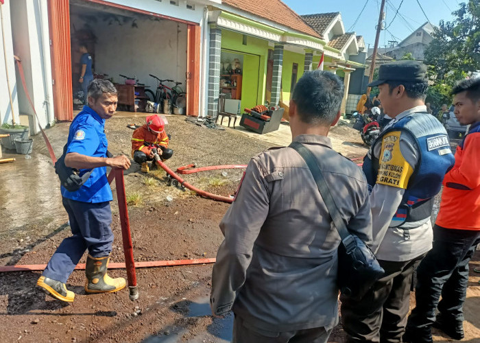 Korsleting Mesin Cuci, Rumah Petugas PMK di Pasuruan Terbakar