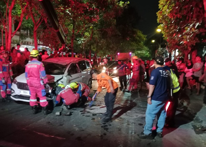 Mobil Tabrak Pohon hingga Terbalik di Banjarsugihan, Pengemudi Diduga Terpengaruh Alkohol