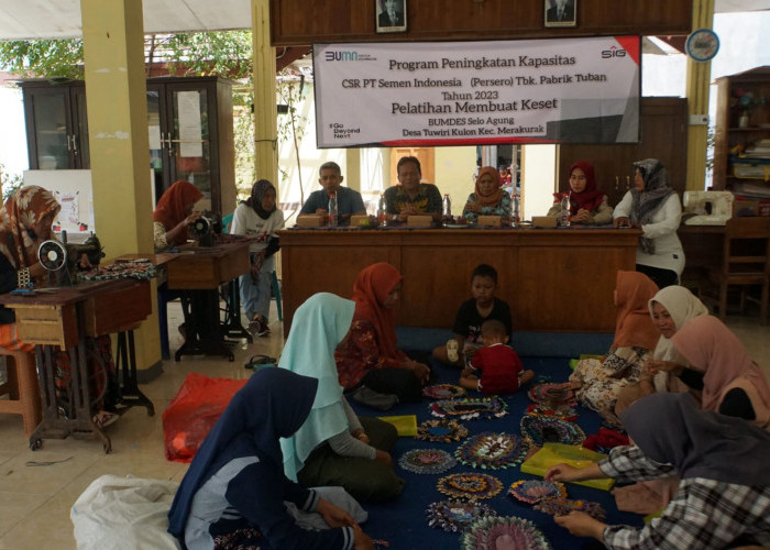 SIG Bangkitkan Kreativitas Ibu-Ibu Desa Tuwiri Kulon Melalui Pelatihan Pembuatan Keset