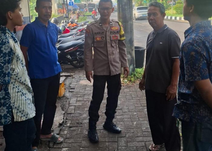 Antisipasi Curanmor, Bhabinkamtibmas Penjaringansari Sambang Kedai Merakyat
