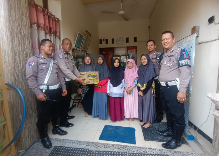 Satlantas Polres Gresik Berbagi Kebahagiaan di Yayasan Fadhillah, Perpaduan Kasih Sayang dan Pendidikan Lalin