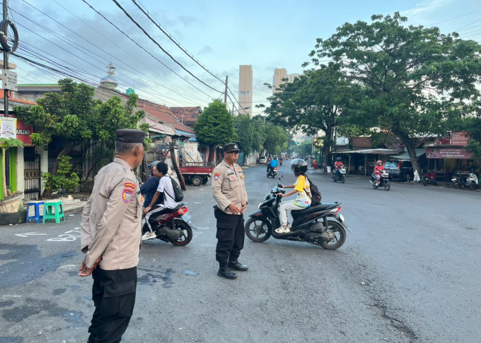 Rayakan 50 Tahun SMA St. Louis, Personel Polsek Bubutan Amankan Jalur Fun Walk agar Tetap Kondusif