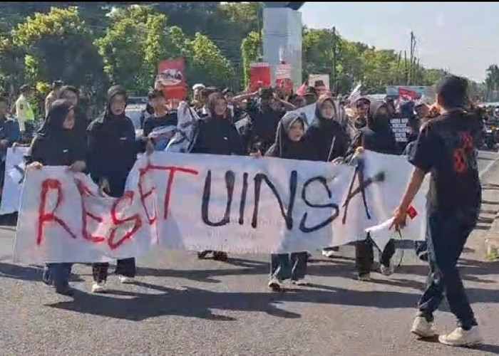 Mahasiswa UINSA Surabaya Tuntut Transparansi dan Pergantian Rektor Definitif