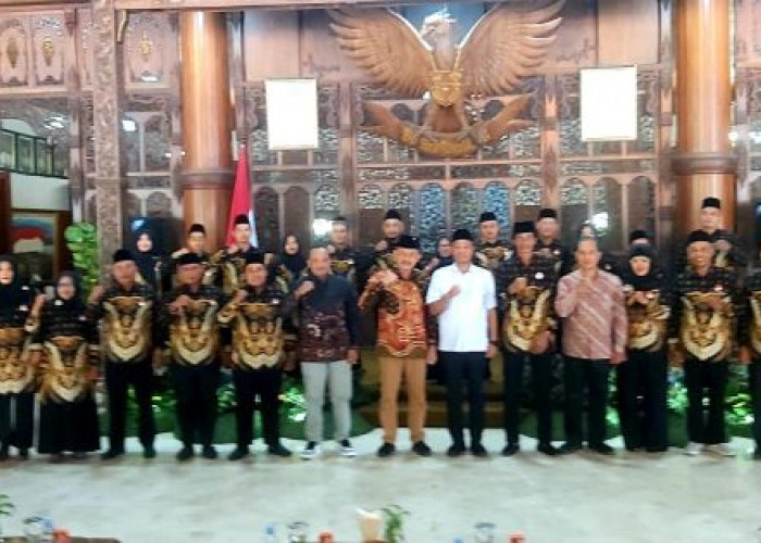 Bupati Gatut Sunu Wibowo Mengesahkan Pengurus Asosiasi BPD Kabupaten Tulungagung Periode 2025-2031