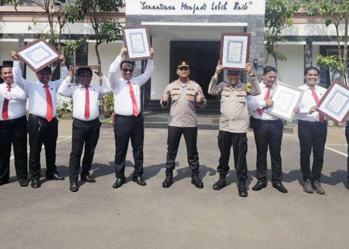 Delapan Anggota Polsek Tandes Diganjar Penghargaan atas Pengungkapan Narkoba dan Dedikasi Bhabinkamtibmas