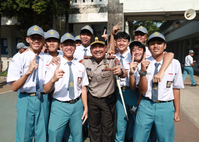 Sambangi SMAN 1 Jember, Kapolres AKBP Alaiddin Ingatkan Pelajar Jauhi Pergaulan Bebas