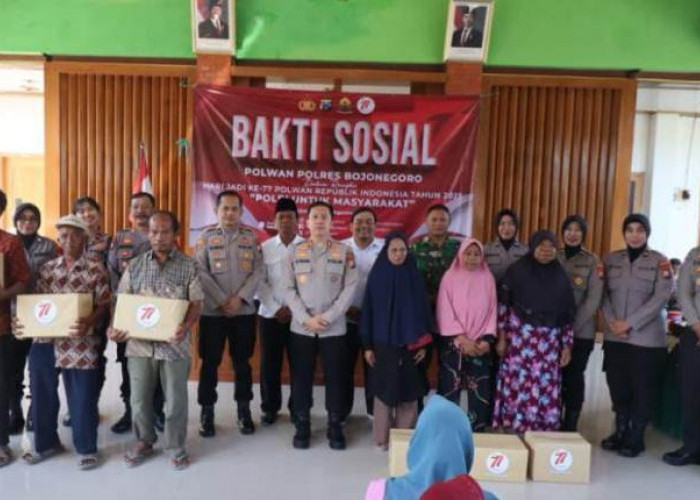 Peringati HUT Ke-77, Polwan Polres Bojonegoro Tebar Bantuan dan Senyum untuk Warga