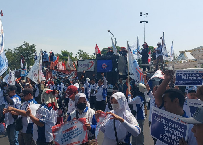 Buruh FSPMI Jatim Gelar Aksi, Desak Pemerintah Rampungkan UU Perlindungan Tenaga Kerja