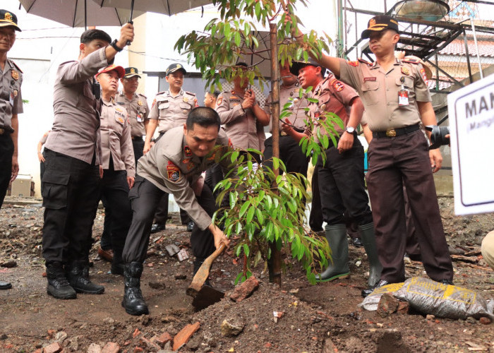 Serdik Sespimma Polri Angkatan 74 Gelar Bakti Sosial dan Santunan Anak Yatim di Polres Malang