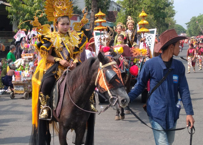 Ribuan Pelajar SD Ikuti Pawai Bhinneka Tunggal Ika, Dinas Pendidikan Tulungagung Jadi Koordinator dan Juri