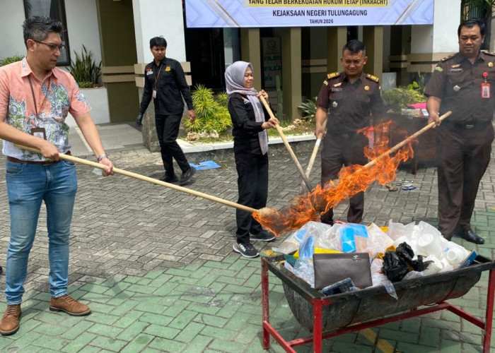 Kejari Tulungagung Musnahkan Ribuan Pil Dobel L dari Sejumlah Perkara Inkrah
