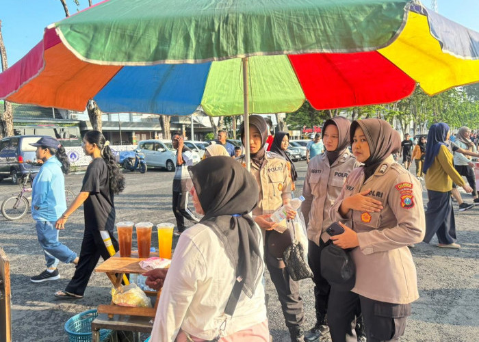 Polwan Polresta Sidoarjo Sapa Warga di CFD Alun-alun