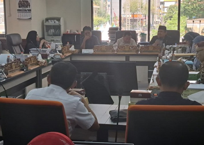  Pansus Jamsostek Surabaya Soroti Perlindungan Pekerja Magang di Luar Negeri