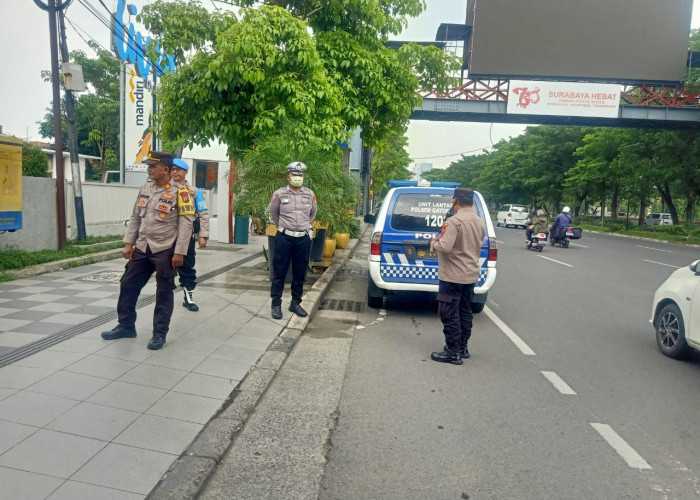 Patroli Polsek Gayungan Ciptakan Rasa Aman di Jalur Frontage Ahmad Yani Surabaya