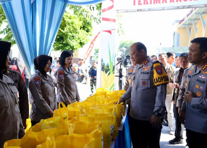 Kapolda Jatim Terjunkan Bhabinkamtibmas, Distribusikan Sembako Murah Serentak di Stadion Gelora Delta