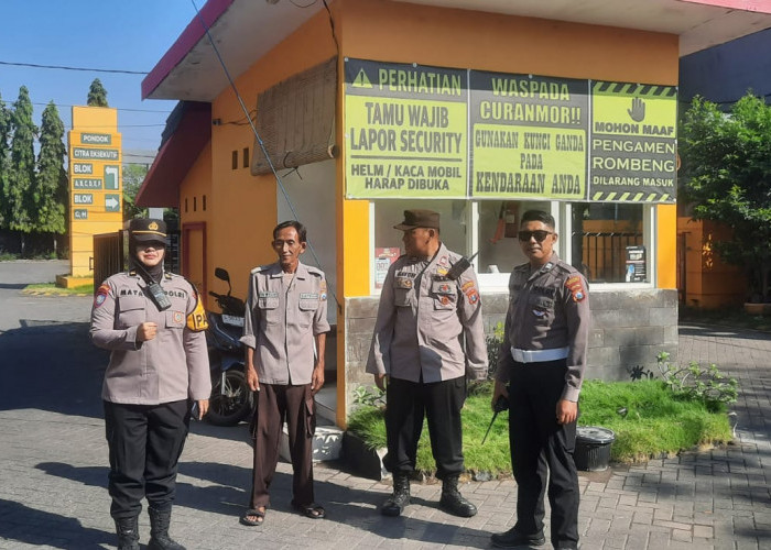 Komitmen Jaga Harkamtibmas, Polsek Rungkut Gencarkan Patroli Dialogis di Pondok Citra Eksekutif