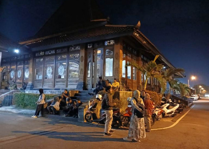 Pasca Kabar OTT KPK, Rumah Dinas Bupati Ponorogo Dipenuhi Wartawan