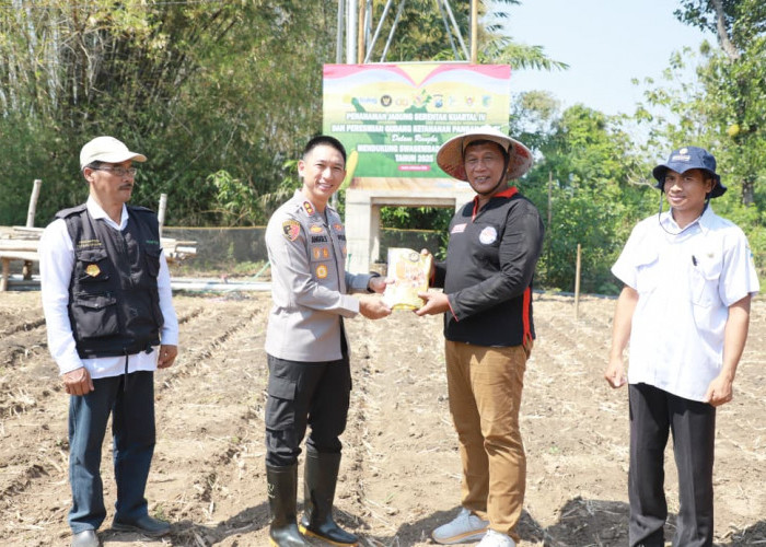 Polres Kediri Kota Tanam Jagung Serentak dan Resmikan Gudang Pangan Polri