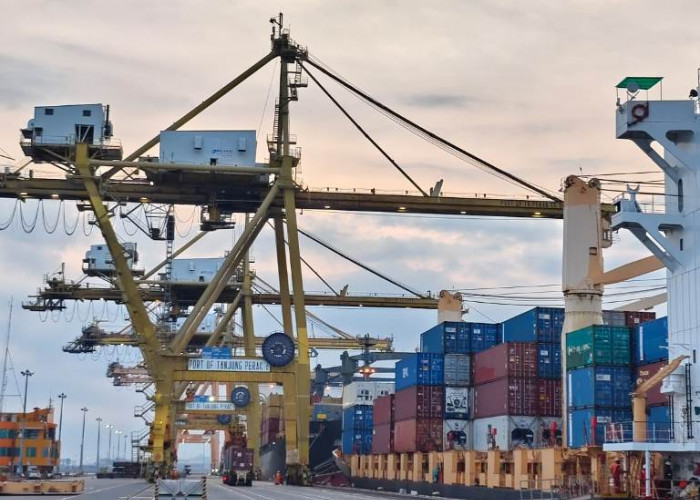 Konflik Timur Tengah Picu Keterlambatan Kapal, Pelabuhan Surabaya Tetap Stabil