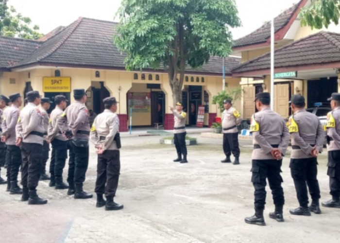 Kapolsek Padangan Pimpin Apel Pemberangkatan Personel Pengamanan Pemilu 2024 Ke 16 Desa Se-kecamatan Padangan